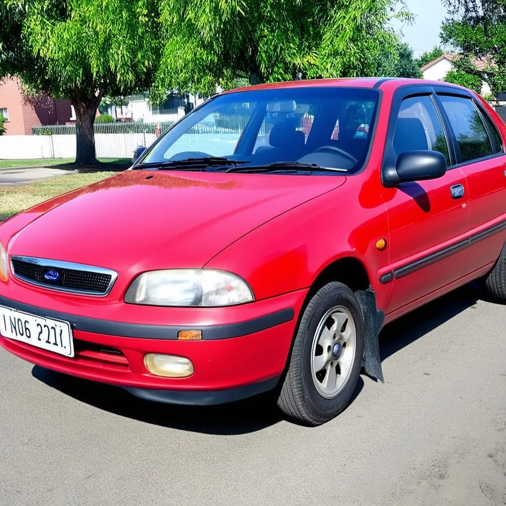 Vue de face d'une Daewoo Nubira 2002 rouge garée dans une rue de banlieue