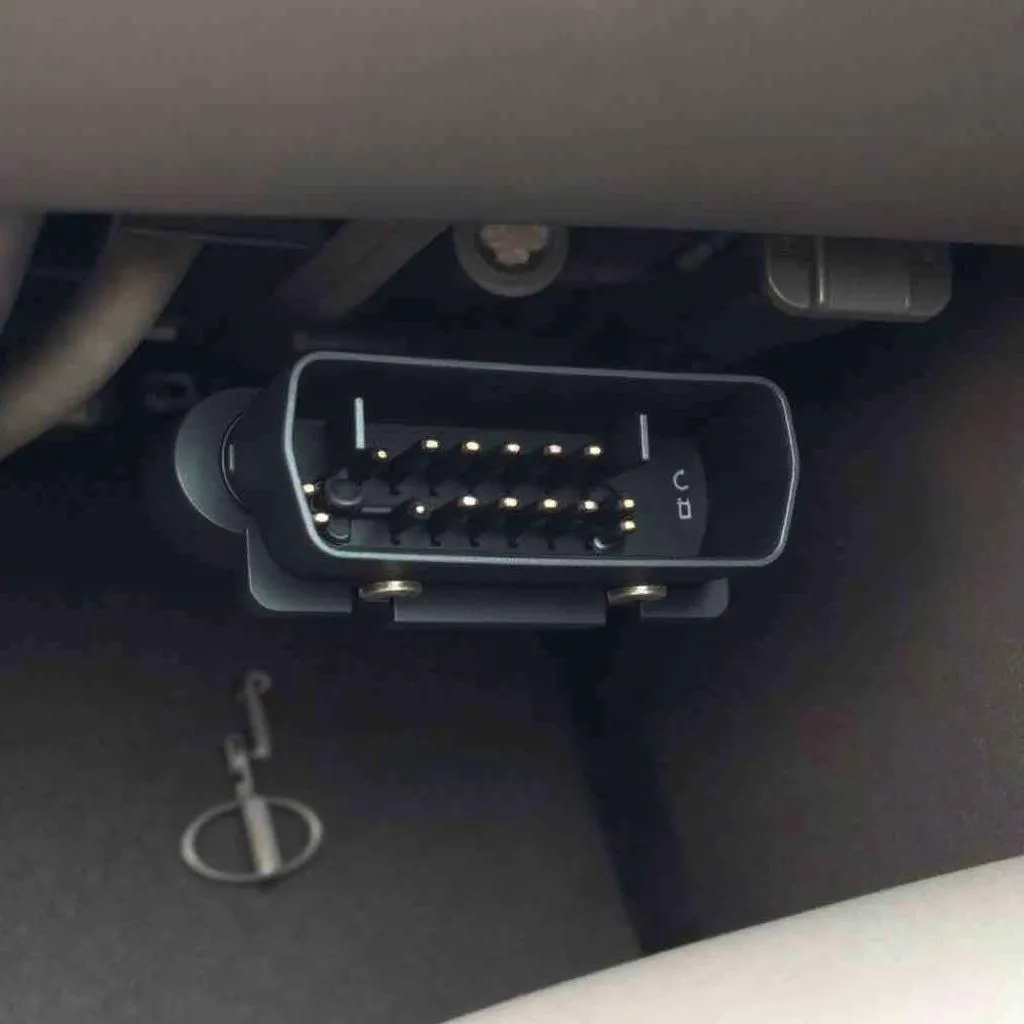 Emplacement du port OBD sur une Ford Explorer Sport Trac 2001