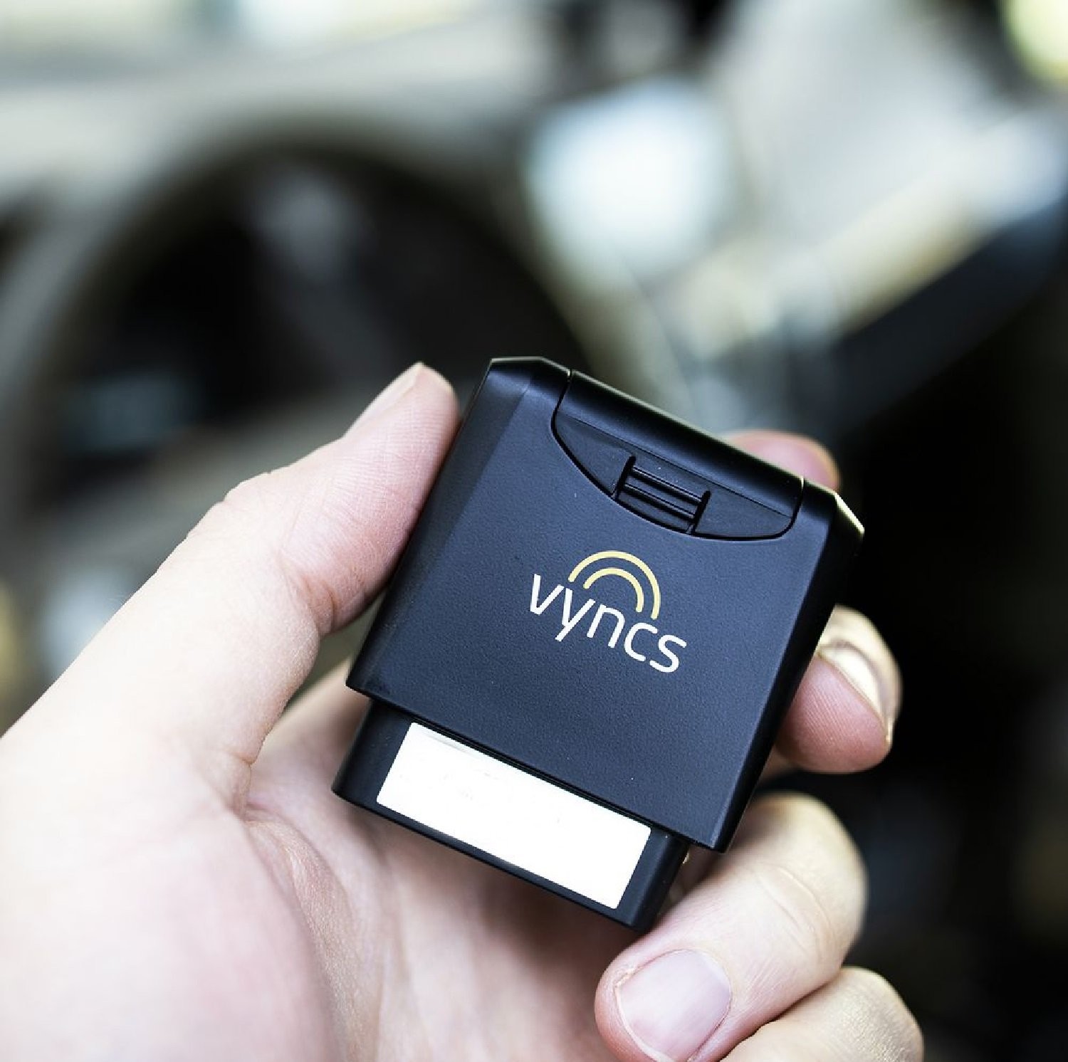 Vyncs Compact Size